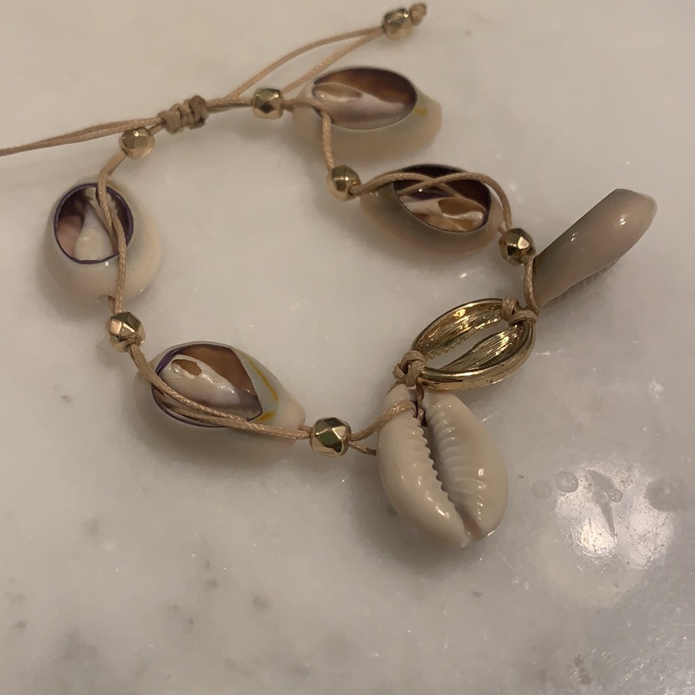 Sea shell bracelet